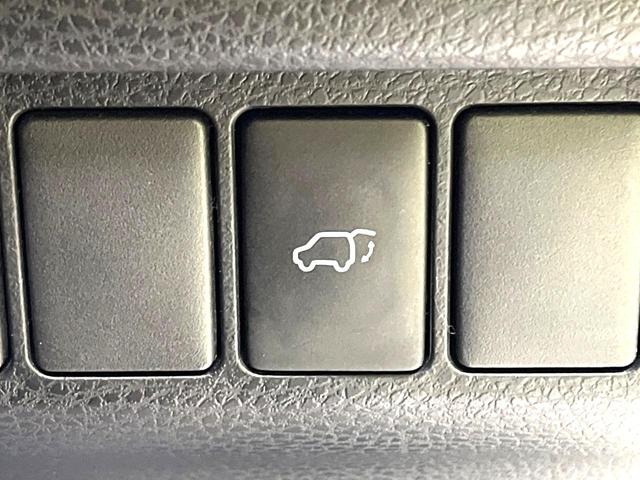 ハリアー プレミアム　サンルーフ　ＴＲＤエアロ　ＢＩＧ－Ｘ９型ナビ　衝突軽減装置　レーダークルーズコントロール　ハーフレザーシート　パワーシート　ＬＥＤヘッドライト　スマートキー　ＥＴＣ　純正１８インチアルミホイール（7枚目）