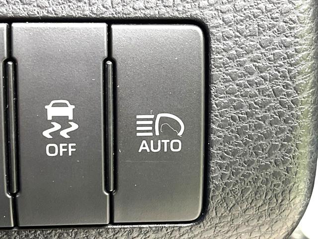 ハリアー プレミアム　サンルーフ　ＴＲＤエアロ　ＢＩＧ－Ｘ９型ナビ　衝突軽減装置　レーダークルーズコントロール　ハーフレザーシート　パワーシート　ＬＥＤヘッドライト　スマートキー　ＥＴＣ　純正１８インチアルミホイール（50枚目）