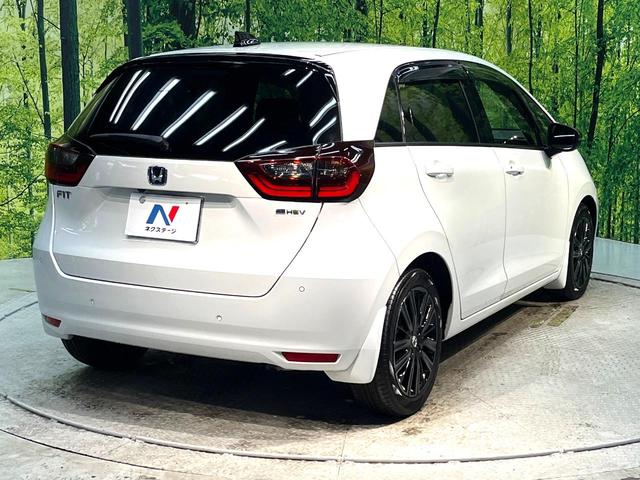 フィット e:HEVホーム 20周年特別仕様車 メゾン 禁煙車 純正8型ナビ バックカメラ 衝突被害軽減システム レーダークルーズ ETC フルセグ コーナーセンサー スマートキー LEDヘッド 純正16インチアルミ オートハイビーム 車線逸脱警報(17枚目)