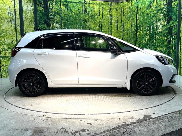 フィット e:HEVホーム 20周年特別仕様車 メゾン 禁煙車 純正8型ナビ バックカメラ 衝突被害軽減システム レーダークルーズ ETC フルセグ コーナーセンサー スマートキー LEDヘッド 純正16インチアルミ オートハイビーム 車線逸脱警報(30枚目)