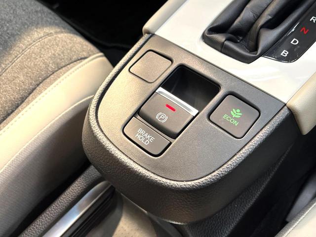 フィット e:HEVホーム 20周年特別仕様車 メゾン 禁煙車 純正8型ナビ バックカメラ 衝突被害軽減システム レーダークルーズ ETC フルセグ コーナーセンサー スマートキー LEDヘッド 純正16インチアルミ オートハイビーム 車線逸脱警報(55枚目)