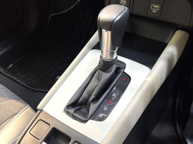 フィット e:HEVホーム 20周年特別仕様車 メゾン 禁煙車 純正8型ナビ バックカメラ 衝突被害軽減システム レーダークルーズ ETC フルセグ コーナーセンサー スマートキー LEDヘッド 純正16インチアルミ オートハイビーム 車線逸脱警報(56枚目)