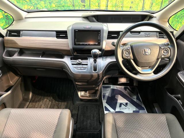 フリード Ｇ　禁煙車　両側電動スライドドア　純正ナビ　バックカメラ　衝突軽減装置　ＥＴＣ　シートヒーター　ドラレコ　クルーズコントロール　スマートキー　クリアランスソナー　Ｂｌｕｅｔｏｏｔｈ再生　フルセグＴＶ（2枚目）