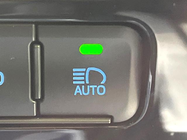 プリウス Ａツーリングセレクション　禁煙車　純正ナビ　バックカメラ　セーフティセンス　レーダークルーズ　パワーシート　コーナーセンサー　スマートキー　ＬＥＤヘッド　ＬＥＤフォグ　ＥＴＣ２．０　純正１７インチアルミ　オートハイビーム（44枚目）