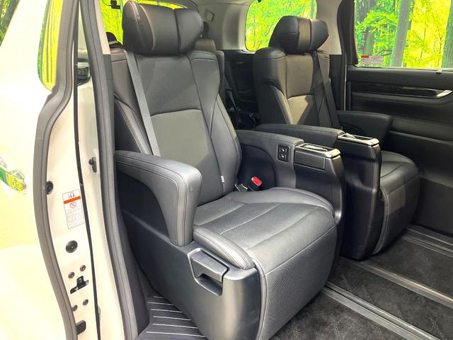 アルファード ２．５Ｓ　Ｃパッケージ　サンルーフ　両側電動ドア　後席モニター　バックカメラ　衝突被害軽減システム　レーダークルーズ　禁煙車　電動リアゲート　前席シートエアコン　前後席パワーシート　ドラレコ　コーナーセンサー　スマートキー（9枚目）