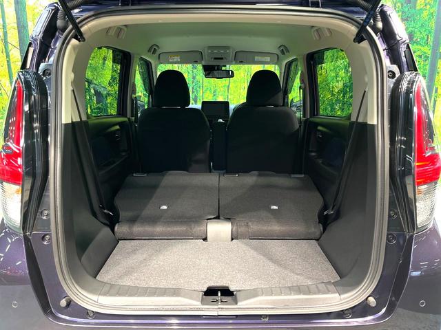 ���i�̂���������ʋ΁A���}���ɏ\���ȉ׎��X�y�[�X���m�ۂ��Ă���܂��B�Z�J���h�V�[�g��|���ƁA�傫�ȉו��̐ύڂ��\�ł���