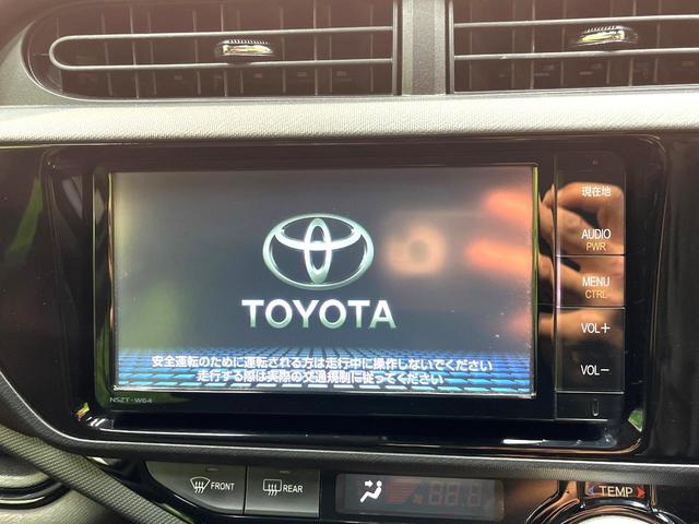 アクア Ｇ　禁煙車　純正ＳＤナビ　バックカメラ　衝突被害軽減システム　スマートキー　ビルトインＥＴＣ　クルコン　車線逸脱警報　オートライト　オートエアコン　Ｂｌｕｅｔｏｏｔｈ　ＣＤ　ＤＶＤ再生　フルセグ（3枚目）