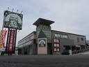 お車でお越しのお客様は国道199号線沿い【SUVLAND】の看板を目印にご来店下さい。電車でお越しのお客様はJR九州【小倉駅】または【門司駅】をご利用いただき、タクシーまたはバスでご来店下さい。