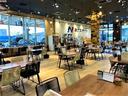 明るく綺麗な店内で、商談やお車説明などが出来る環境をご準備しております。