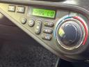 アクア Ｇ　禁煙車　ナビ　バックカメラ　フルセグ　オートライト　スマートキー　電動格納ミラー　ＣＤ　ＤＶＤ　オートエアコン　ドアバイザー（4枚目）