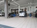 大型整備工場を完備しておりますので、ご納車後も安心です。