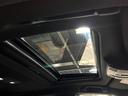 【サンルーフ】開放感たっぷりの希少装備、サンルーフが装着されています！車内に明かりを取り入れたり景色を楽しむ以外にも、車内の空気も簡単に換気できて快適です！