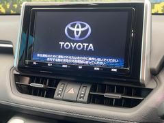 【メーカー純正ナビ】インテリアに溶け込むスタイリッシュな「専用設計」メーカーナビを装備♪視認性や操作性など基本性能にも優れ、より上質なカーライフをお楽しみいただけます。 3