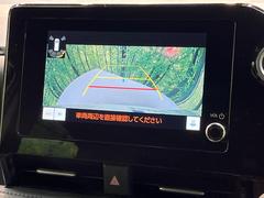 【バックカメラ】駐車時に後方がリアルタイム映像で確認できます。大型商業施設や立体駐車場での駐車時や、夜間のバック時に大活躍！運転スキルに関わらず、今や必須となった装備のひとつです！ 4