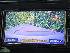 【バックカメラ】駐車時に後方がリアルタイム映像で確認できます。大型商業施設や立体駐車場での駐車時や、夜間のバック時に大活躍！運転スキルに関わらず、今や必須となった装備のひとつです！ 6