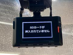 【ドライブレコーダー】安心・安全なカーライフに必須のドライブレコーダーを装備！走行中はもちろん、あおり運転や事故に遭遇した際の状況も映像で記録し、万一のリスクに備えます。 7