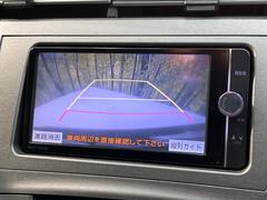 【バックカメラ】駐車時に後方がリアルタイム映像で確認できます。大型商業施設や立体駐車場での駐車時や、夜間のバック時に大活躍！運転スキルに関わらず、今や必須となった装備のひとつです！ 4