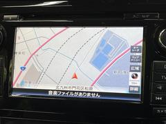 【メーカー純正ナビ】インテリアに溶け込むスタイリッシュな「専用設計」メーカーナビを装備♪視認性や操作性など基本性能にも優れ、より上質なカーライフをお楽しみいただけます。 3