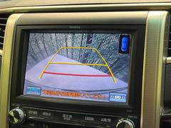 【バックカメラ】駐車時に後方がリアルタイム映像で確認できます。大型商業施設や立体駐車場での駐車時や、夜間のバック時に大活躍！運転スキルに関わらず、今や必須となった装備のひとつです！ 4