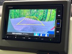 【バックカメラ】駐車時に後方がリアルタイム映像で確認できます。大型商業施設や立体駐車場での駐車時や、夜間のバック時に大活躍！運転スキルに関わらず、今や必須となった装備のひとつです！ 4