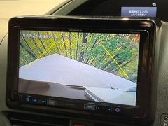 【バックカメラ】駐車時に後方がリアルタイム映像で確認できます。大型商業施設や立体駐車場での駐車時や、夜間のバック時に大活躍！運転スキルに関わらず、今や必須となった装備のひとつです！ 4