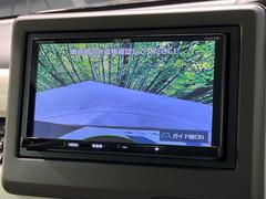 【バックカメラ】駐車時に後方がリアルタイム映像で確認できます。大型商業施設や立体駐車場での駐車時や、夜間のバック時に大活躍！運転スキルに関わらず、今や必須となった装備のひとつです！ 4