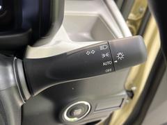 【オートライト】周りの明るさに応じて自動でヘッドライトの点灯・消灯ができる機能です！ライトの付け忘れ・消し忘れなどが無くなり、雨の日や夕方の走行も安心！トンネル通過時も便利ですね♪ 7