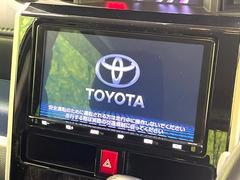 【純正ナビ】人気の純正ナビを装備しております。ナビの使いやすさはもちろん、オーディオ機能も充実！キャンプや旅行はもちろん、通勤や買い物など普段のドライブも楽しくなるはず♪ 3