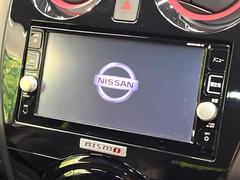 【純正ナビ】人気の純正ナビを装備。オーディオ機能も充実しており、Ｂｌｕｅｔｏｏｔｈ接続すればお持ちのスマホやＭＰ３プレイヤーの音楽を再生可能！毎日の運転がさらに楽しくなります！！ 3