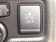 【インテリジェントエマージェンシーブレーキ】フロントカメラで前方の車両や歩行者を検知。衝突しそうな時は衝突被害軽減ブレーキが作動、衝突回避をサポート。より安全にドライブをお楽しみいただけます。 5