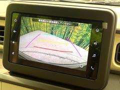 【バックカメラ】駐車時に後方がリアルタイム映像で確認できます。大型商業施設や立体駐車場での駐車時や、夜間のバック時に大活躍！運転スキルに関わらず、今や必須となった装備のひとつです！ 4