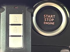 【オペレーションキー】カバンやポケットに入れたままでもドアの施錠・解錠が可能なスマートキーを装備。エンジンのオン・オフ時もカギを取り出す必要が無いからとっても便利です♪ 6