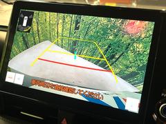 【バックカメラ】駐車時に後方がリアルタイム映像で確認できます。大型商業施設や立体駐車場での駐車時や、夜間のバック時に大活躍！運転スキルに関わらず、今や必須となった装備のひとつです！ 5