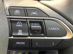 【レーダークルーズコントロール】高速道路での長距離走行が楽に！！自動で速度を保つクルーズコントロールが、衝突軽減システムと連携し、前方の車両を感知して車間を保つように速度調節してくれます！！ 6