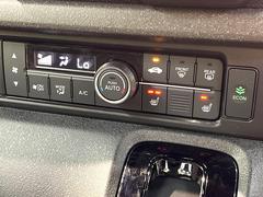 【オートエアコン】一度お好みの温度に設定すれば、車内の温度を検知し風量や温度を自動で調整。暑い…寒い…と何度もスイッチ操作をする必要はありません。快適な車内空間には必須の機能ですね♪ 7