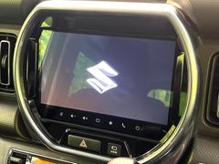 【純正９型ナビ】人気の純正ナビを装備。オーディオ機能も充実しており、Ｂｌｕｅｔｏｏｔｈ接続すればお持ちのスマホやＭＰ３プレイヤーの音楽を再生可能！毎日の運転がさらに楽しくなります！！ 4