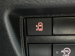 【パワースライドドア】スマートキーや運転席のスイッチでスライドドアの開閉が可能♪電動だから力を入れてドアを開ける必要が無く、小さいお子様でも、重い荷物を持っている時もラクに開け閉めできます♪ 5