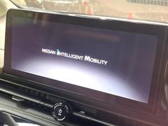 【メーカー純正ナビ】インテリアに溶け込むスタイリッシュな「専用設計」メーカーナビを装備♪視認性や操作性など基本性能にも優れ、より上質なカーライフをお楽しみいただけます。 3