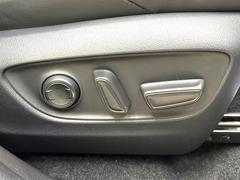 【パワーシート】スイッチ一つで簡単にシートの微調整が可能！電動だから力もいりません！快適なシートポジションにセットして、快適なドライブをお楽しみください。 7