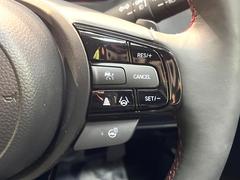 �ڥ����ץƥ��֥��롼������ȥ�����۹�®ƻϩ�Ǥ�Ĺ��Υ���Ԥ��ڤˡ�����ư��®�٤��ݤĥ��롼������ȥ����뤬�����ͷڸ������ƥ��Ϣ�Ȥ��������μ�ξ���Τ��Ƽִ֤��ݤĤ褦��®��Ĵ�ᤷ�Ƥ���ޤ����� 4