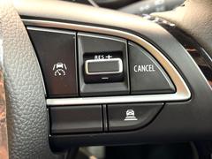 �ڥ����ץƥ��֥��롼������ȥ�����۹�®ƻϩ�Ǥ�Ĺ��Υ���Ԥ��ڤˡ�����ư��®�٤��ݤĥ��롼������ȥ����뤬�����ͷڸ������ƥ��Ϣ�Ȥ��������μ�ξ���Τ��Ƽִ֤��ݤĤ褦��®��Ĵ�ᤷ�Ƥ���ޤ��� 5