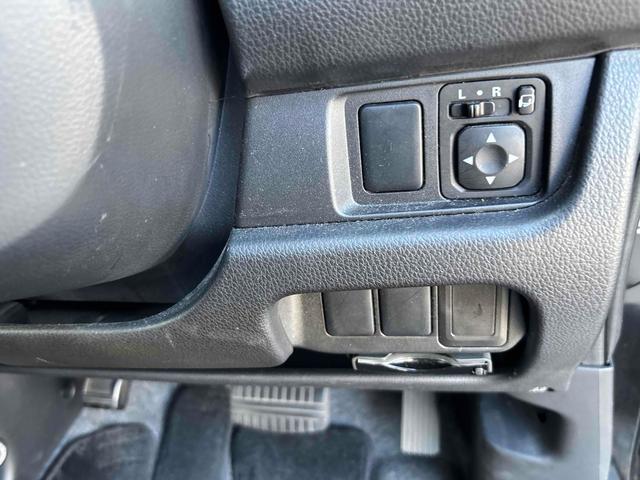 ｅＫカスタム Ｔ　ＥＴＣ　バックカメラ　ナビ　ＴＶ　ＨＩＤ　スマートキー　電動格納ミラー　ベンチシート　ＣＶＴ　盗難防止システム　ＡＢＳ　ＣＤ　ＵＳＢ　ミュージックプレイヤー接続可　アルミホイール　衝突安全ボディ（8枚目）