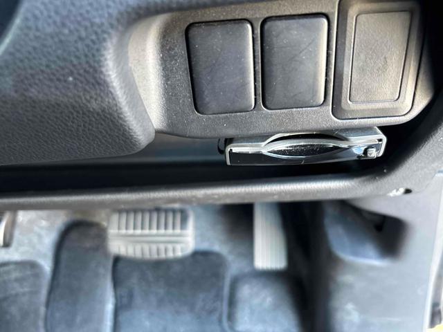 ｅＫカスタム Ｔ　ＥＴＣ　バックカメラ　ナビ　ＴＶ　ＨＩＤ　スマートキー　電動格納ミラー　ベンチシート　ＣＶＴ　盗難防止システム　ＡＢＳ　ＣＤ　ＵＳＢ　ミュージックプレイヤー接続可　アルミホイール　衝突安全ボディ（9枚目）
