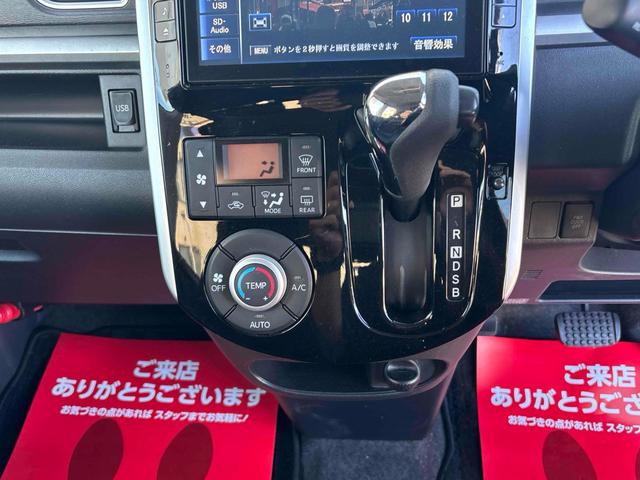 タント カスタムＸ　ＳＡ　ＥＴＣ　バックカメラ　両側スライド・片側電動　ＴＶ　衝突被害軽減システム　オートライト　ＬＥＤヘッドランプ　スマートキー　アイドリングストップ　電動格納ミラー　ベンチシート　後席モニター　ＣＶＴ（7枚目）