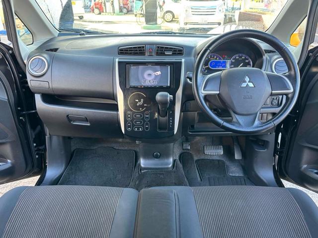 ｅＫカスタム Ｔ　バックカメラ　ＴＶ　オートライト　ＨＩＤ　スマートキー　電動格納ミラー　ベンチシート　ＣＶＴ　盗難防止システム　ＡＢＳ　アルミホイール　衝突安全ボディ　エアコン　パワーステアリング　パワーウィンドウ（2枚目）