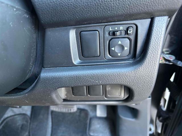 ｅＫカスタム Ｔ　バックカメラ　ＴＶ　オートライト　ＨＩＤ　スマートキー　電動格納ミラー　ベンチシート　ＣＶＴ　盗難防止システム　ＡＢＳ　アルミホイール　衝突安全ボディ　エアコン　パワーステアリング　パワーウィンドウ（6枚目）