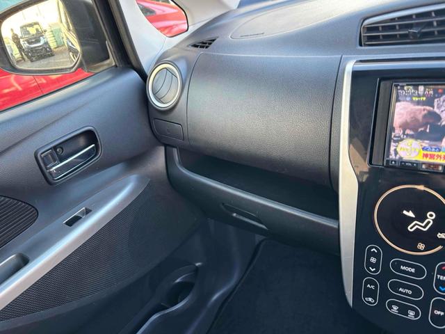 ｅＫカスタム Ｔ　バックカメラ　ＴＶ　オートライト　ＨＩＤ　スマートキー　電動格納ミラー　ベンチシート　ＣＶＴ　盗難防止システム　ＡＢＳ　アルミホイール　衝突安全ボディ　エアコン　パワーステアリング　パワーウィンドウ（7枚目）