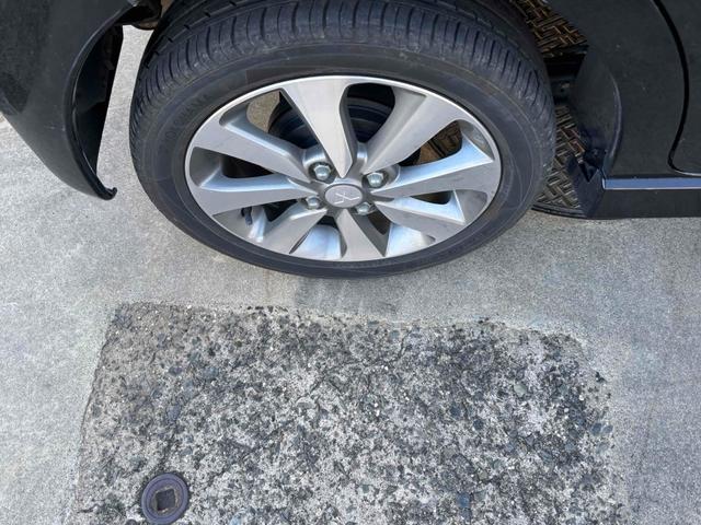 ｅＫカスタム Ｔ　バックカメラ　ＴＶ　オートライト　ＨＩＤ　スマートキー　電動格納ミラー　ベンチシート　ＣＶＴ　盗難防止システム　ＡＢＳ　アルミホイール　衝突安全ボディ　エアコン　パワーステアリング　パワーウィンドウ（19枚目）