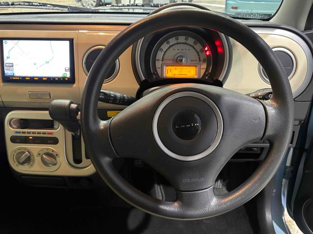 アルトラパン Ｘ　バックカメラ　ナビ　スマートキー　電動格納ミラー　ベンチシート　ＣＶＴ　盗難防止システム　ＡＢＳ　アルミホイール　衝突安全ボディ　エアコン　パワーステアリング　パワーウィンドウ（3枚目）