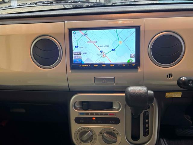 アルトラパン Ｘ　バックカメラ　ナビ　スマートキー　電動格納ミラー　ベンチシート　ＣＶＴ　盗難防止システム　ＡＢＳ　アルミホイール　衝突安全ボディ　エアコン　パワーステアリング　パワーウィンドウ（5枚目）